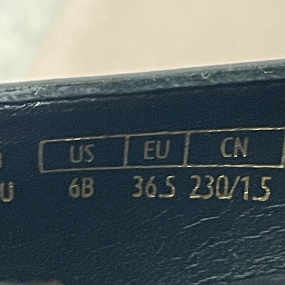 Stuart Weitzman Kitten Heels Pumps 6B Black Smooth Leather Pointed Toe Shoes - Picture 11 of 14